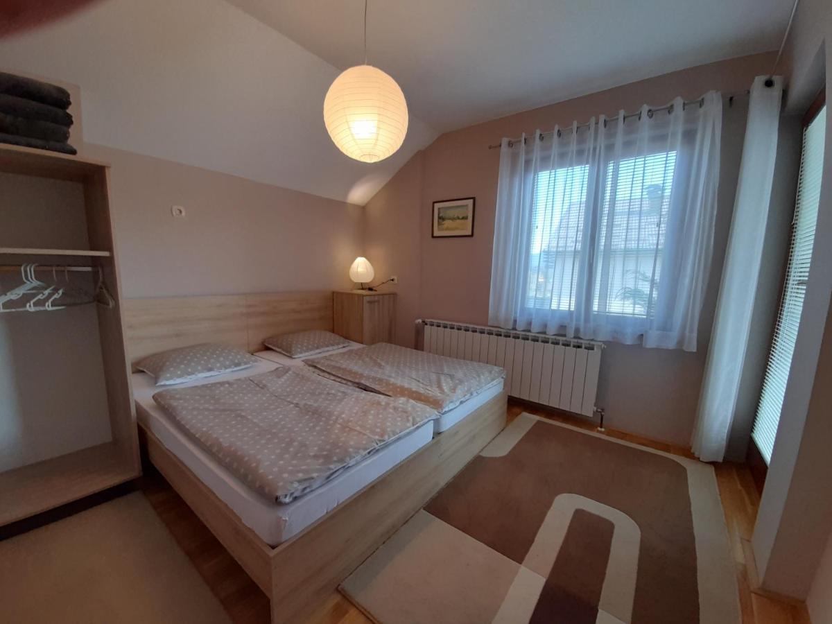 Apartmani Exit Pale Exteriör bild
