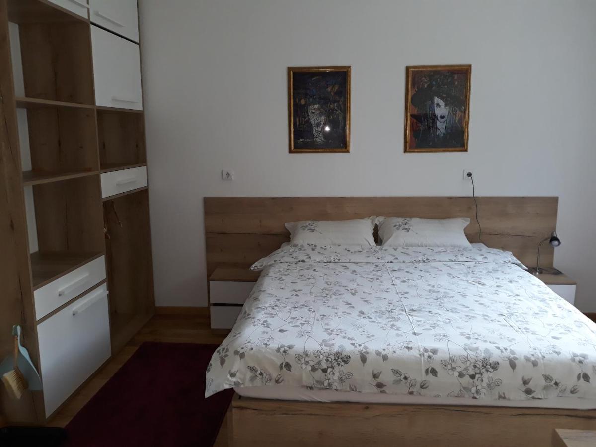 Apartmani Exit Pale Exteriör bild