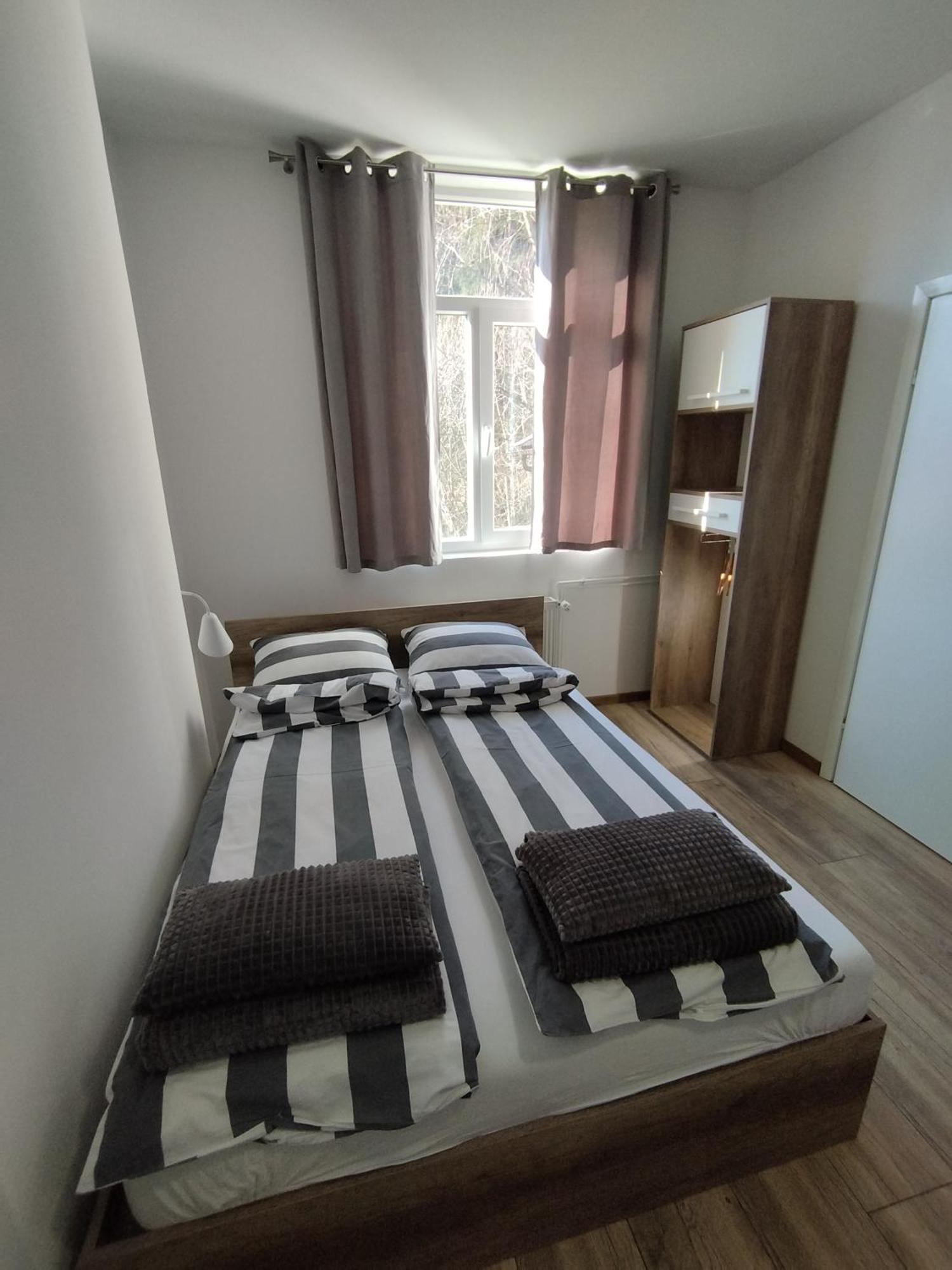 Apartmani Exit Pale Exteriör bild