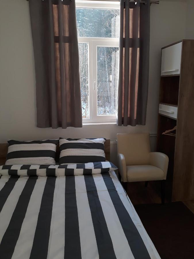 Apartmani Exit Pale Exteriör bild